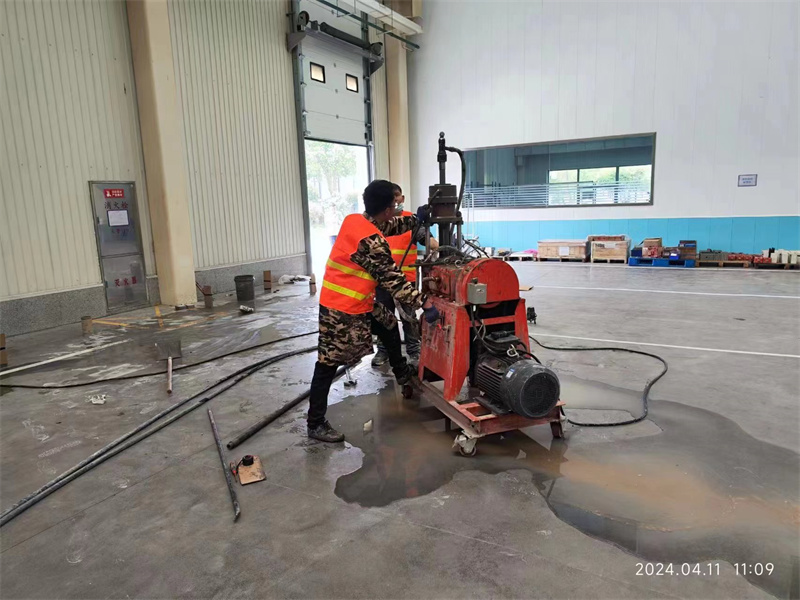 岭口镇厂房地面下沉塌陷注浆加固施工